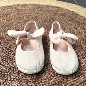 Victoria Pink Girl Velcro Shoes with Bows